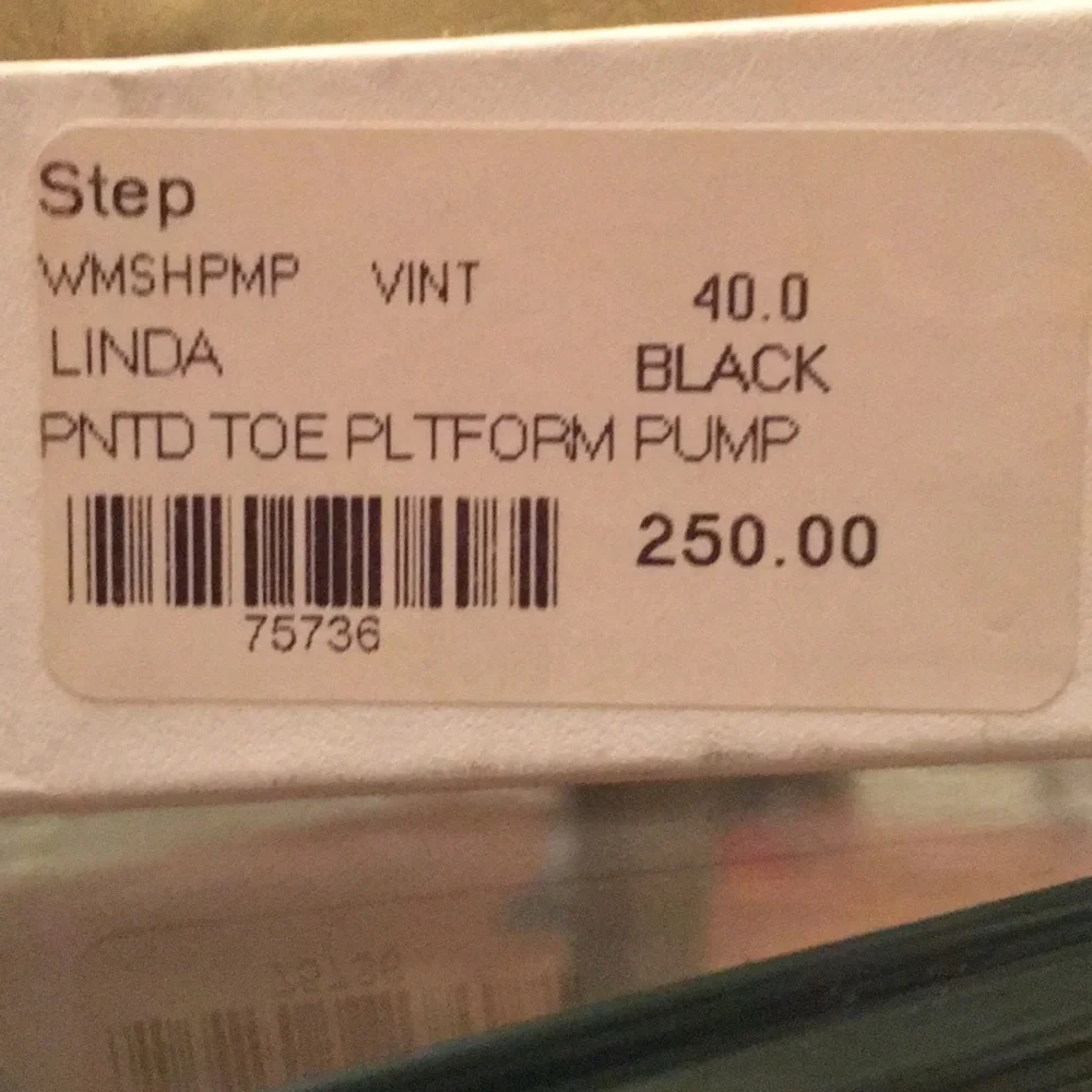 PRE-OWNED MODERN VINTAGE POINTED TOE PLATFORM PUMP